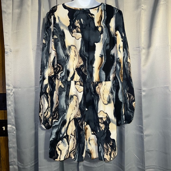 Marble Surplice Neck Belted Romper (XL-12) - Picture 9 of 11